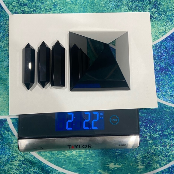 Black crystal pyramid and points - Picture 9 of 9